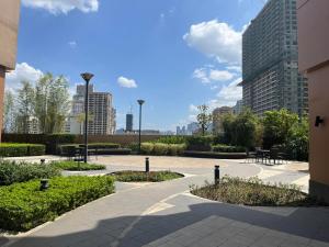 Pet Friendly1BR In Pasay Near Airport, Star City,PICC, CCP, MOA and US Embassy With Free WiFi, Swimming Pool, Gym and Netflix