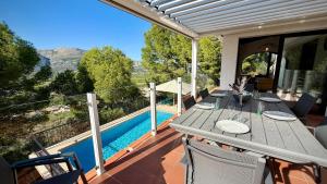 Horizonte Villa avec piscine pool house et vue sur la montagne