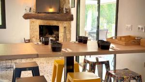 Horizonte Villa avec piscine pool house et vue sur la montagne