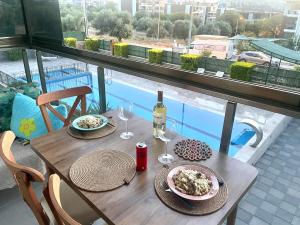 Theos Holiday Apartment Room 8