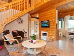 Holiday Home Karhu by Interhome