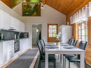 Holiday Home Hanhenpesä by Interhome