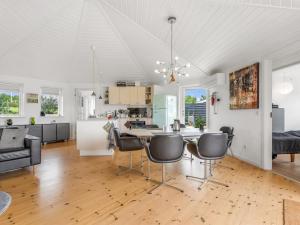 Holiday Home Glenda - 2-1km from the sea by Interhome