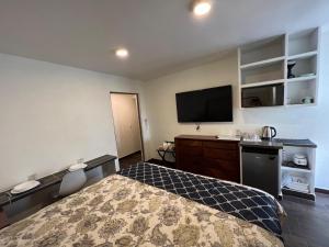 Sky Inn Acapulco Suites & Condo Mediterrane