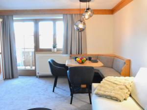 Apartment Hochfeld-3 by Interhome