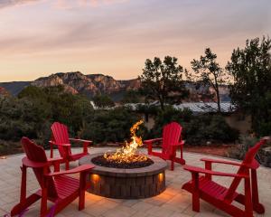 NEW! Amazing Views in Uptown | Hot Tub | Sleeps 9