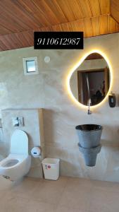 The Cozy Clouds Hill Stay