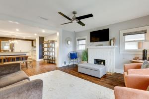 1 Mi to Hermann Park! Updated Apt with Parking Spot