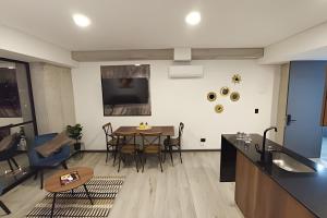 Epic Suite 514 Family Deluxe 2 Room 5P Airport