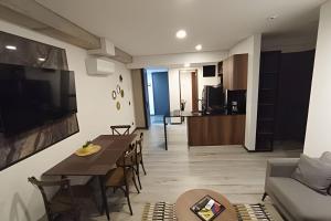 Epic Suite 514 Family Deluxe 2 Room 5P Airport