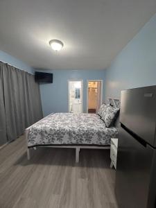 Cozy room close to everything, 5min to the airport