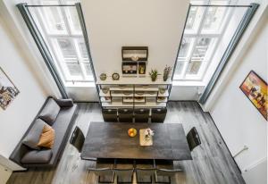 Large Historic Home by Charles Bridge & Parking