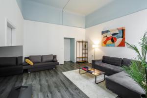 Large Historic Home by Charles Bridge & Parking