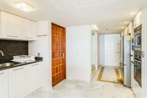 Fabulous Oceanview Suite Access to Beach & Pools