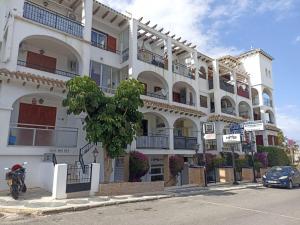 Renovated 2BR Gem by Villamartin Plaza