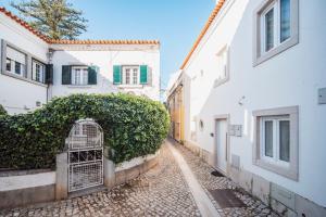 3 Bedroom Town House - Historic Centre of Cascais. 100 mts from the beach and centre of Cascais