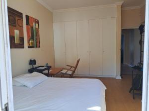 100 ms from the beach with views