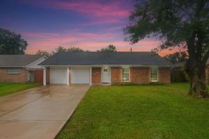 Amazing 4BR 2Bath Home with Pool & Game-Movie Room