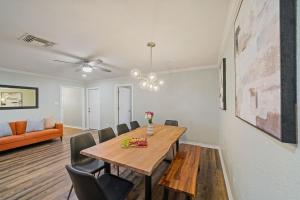 Amazing 4BR 2Bath Home with Pool & Game-Movie Room