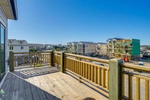 Walk to Surf City Beach! Group Getaway with Elevator