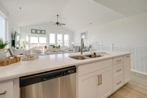 Walk to Surf City Beach! Group Getaway with Elevator