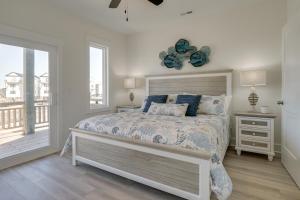 Walk to Surf City Beach! Group Getaway with Elevator