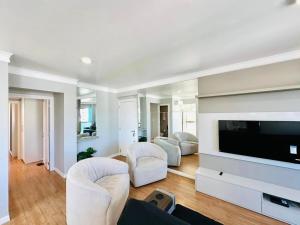 Centro, 2 Suítes, 3 Ar, Vista, 600m mar, Kit Praia