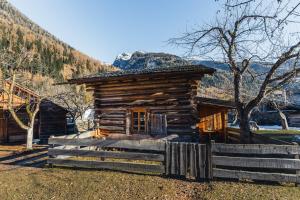 Schlosswirt Chalets & Apartments