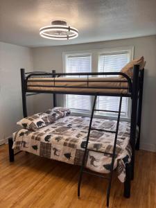 Cozy 2nd Floor Suite- in Hecla