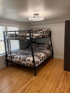 Cozy 2nd Floor Suite- in Hecla