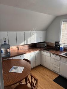 Cozy 2nd Floor Suite- in Hecla