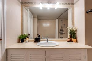 Sea View Apartment in Mijas Calahonda- 2 Communal Pools and Family-Friendly