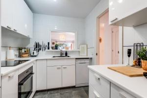 Sea View Apartment in Mijas Calahonda- 2 Communal Pools and Family-Friendly