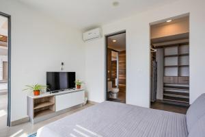 Modern 3BR Near 5th Av Pool Sauna and Fitness