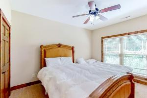 Spacious Lakeview Townhouse Sleeps 8 Deck Grill