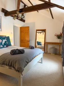Penthouse Retreat - 2 bed flat, sleeps 4 - Brampton Town Centre, Hadrians Wall