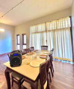 Nature View Old Stable Villa - The Dream Stays ll Infinity Big Pvt Pool ll Wi-Fi ll 3BHK