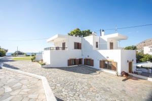 Christine Villa Pefkos