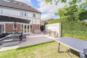 Emerson Park Villa, Heated Pool, Hot Tub, Cinema