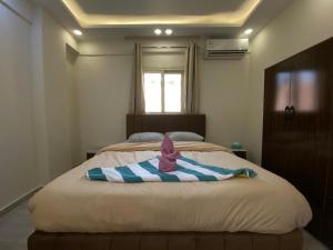 Golden Pyramids Stay