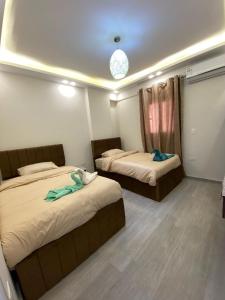 Golden Pyramids Stay