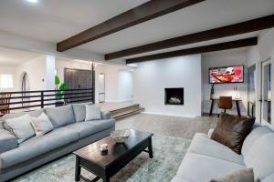 Mountain Vista - 5BR Home with Mountain Views