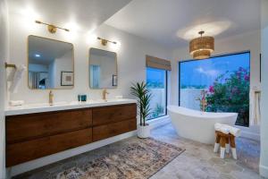 Mountain Vista - 5BR Home with Mountain Views