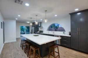 Mountain Vista - 5BR Home with Mountain Views