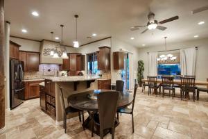 Saguaro Sunset - Secluded 4BR Home with Rooftop Patio