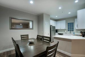 Modern 3-BR Condo in North Scottsdale