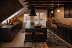 4SEASONS -- Emerald Summer Lounge