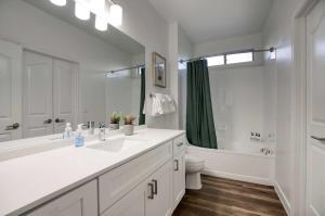 Modern 3-BR Condo near Kierland