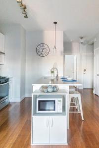 Jennifers Modern Federal Hill Apt w Private Deck