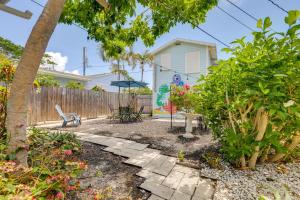 1 Mi to Lake Worth Beach Studio with Shared Patio